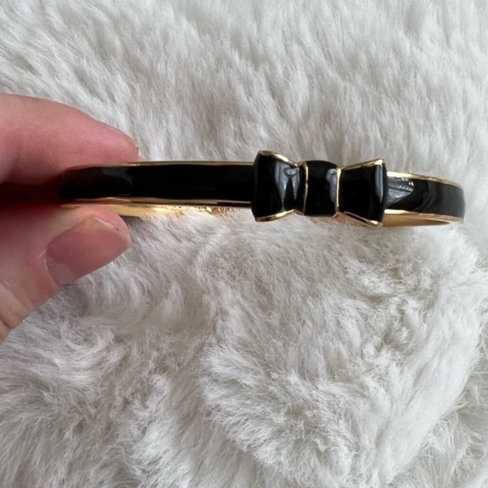 Kate Spade Take A Bow Black & Gold Bracelet | Enamel Bow | 7.5” Interior | GUC - Picture 7 of 11
